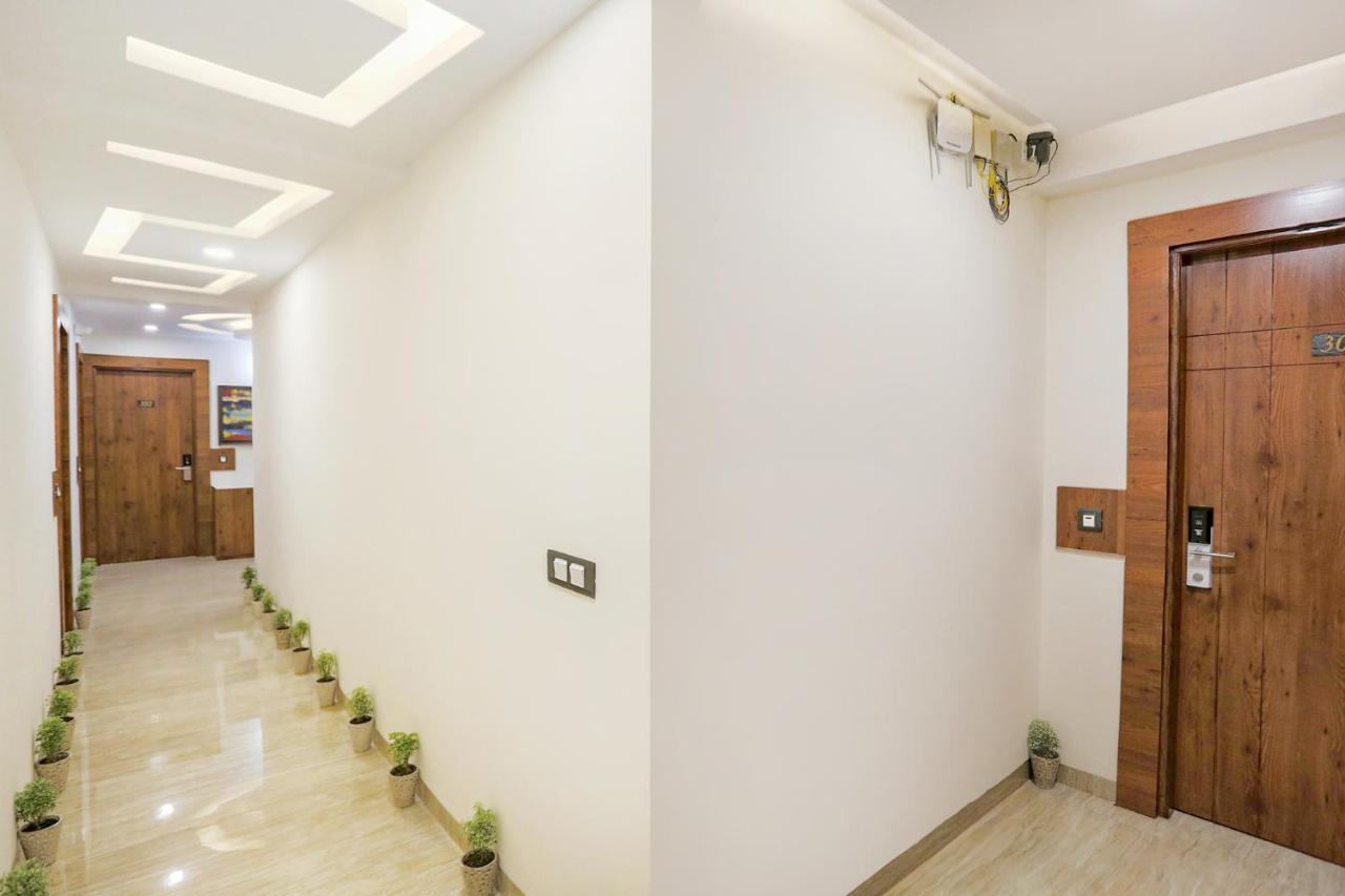 Fabhotel Golf Inn Golf Course Road คูร์เคาน์ ภายนอก รูปภาพ