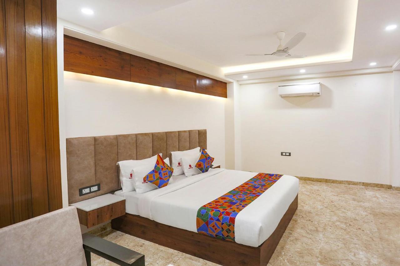Fabhotel Golf Inn Golf Course Road คูร์เคาน์ ภายนอก รูปภาพ
