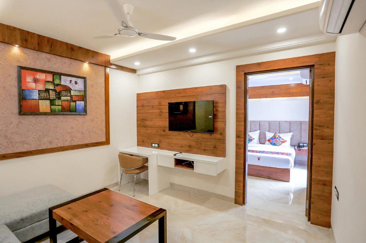 Fabhotel Golf Inn Golf Course Road คูร์เคาน์ ภายนอก รูปภาพ