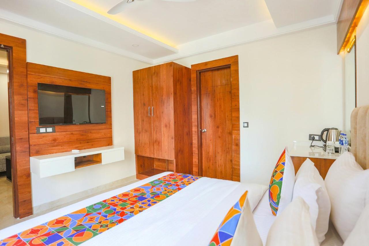 Fabhotel Golf Inn Golf Course Road คูร์เคาน์ ภายนอก รูปภาพ