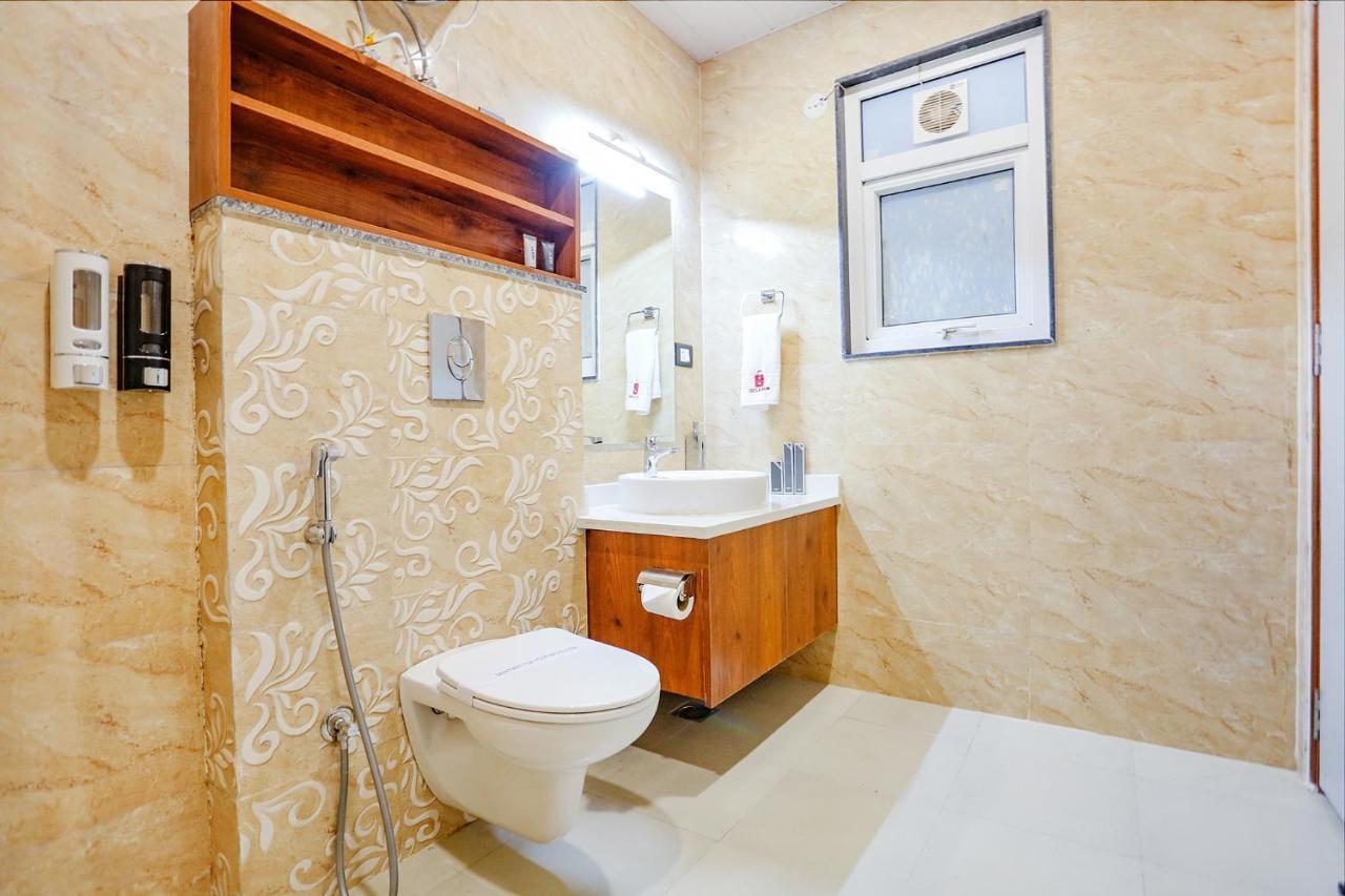 Fabhotel Golf Inn Golf Course Road คูร์เคาน์ ภายนอก รูปภาพ