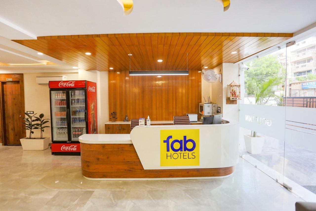 Fabhotel Golf Inn Golf Course Road คูร์เคาน์ ภายนอก รูปภาพ