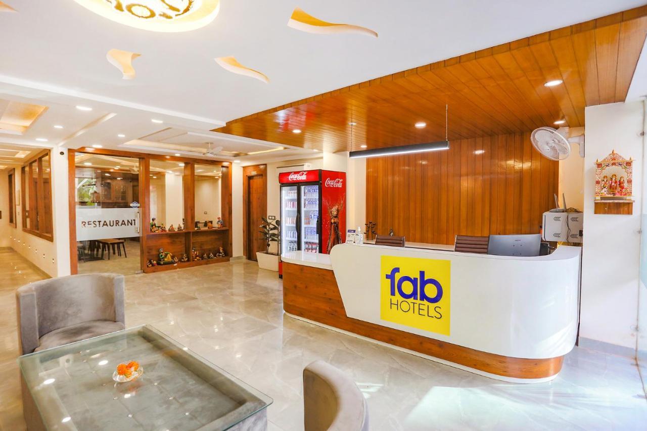 Fabhotel Golf Inn Golf Course Road คูร์เคาน์ ภายนอก รูปภาพ