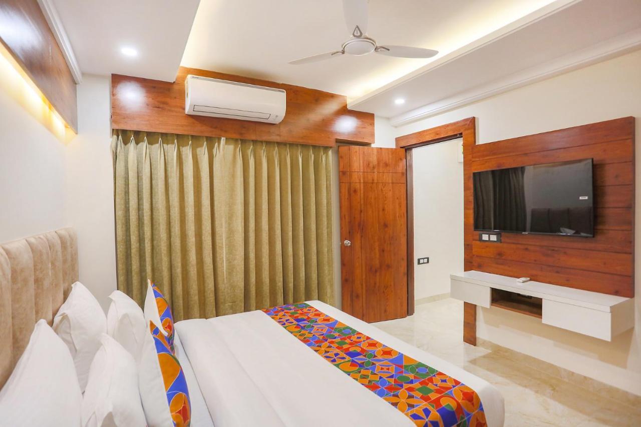 Fabhotel Golf Inn Golf Course Road คูร์เคาน์ ภายนอก รูปภาพ